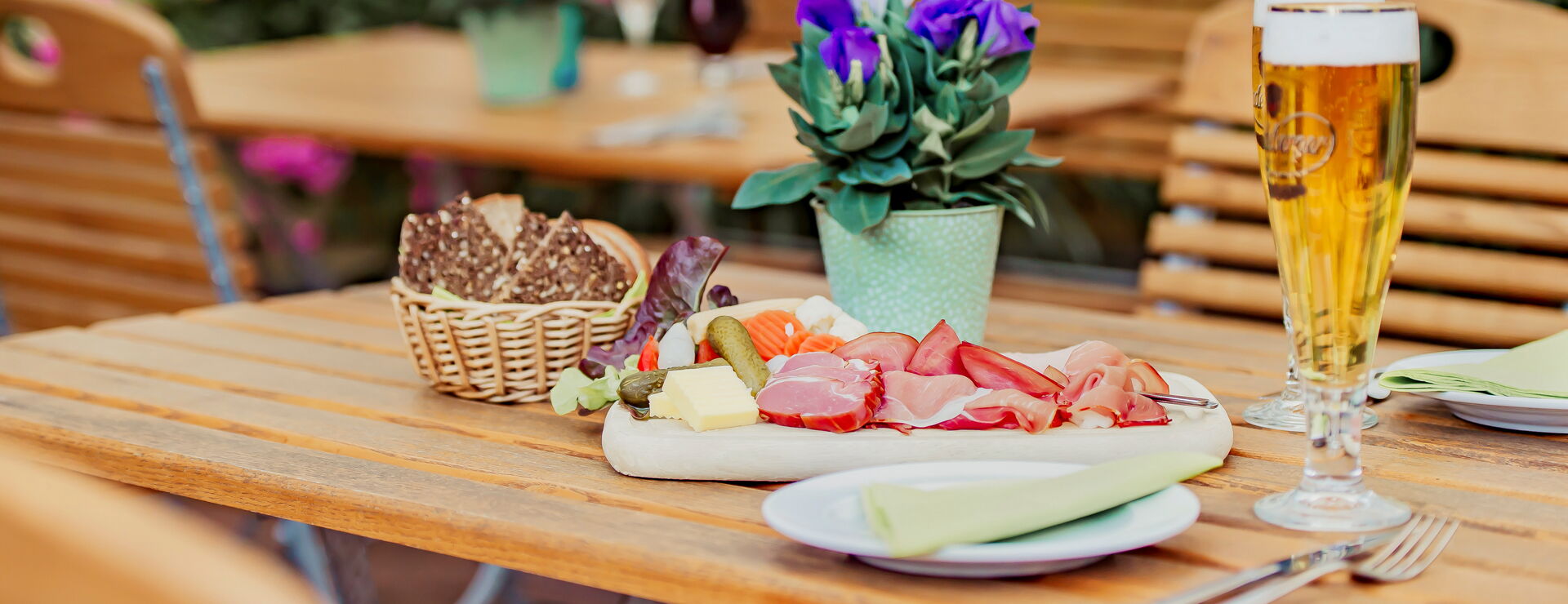 Essen auf Terrasse in Forsthaus Kirnitzschtal Pura