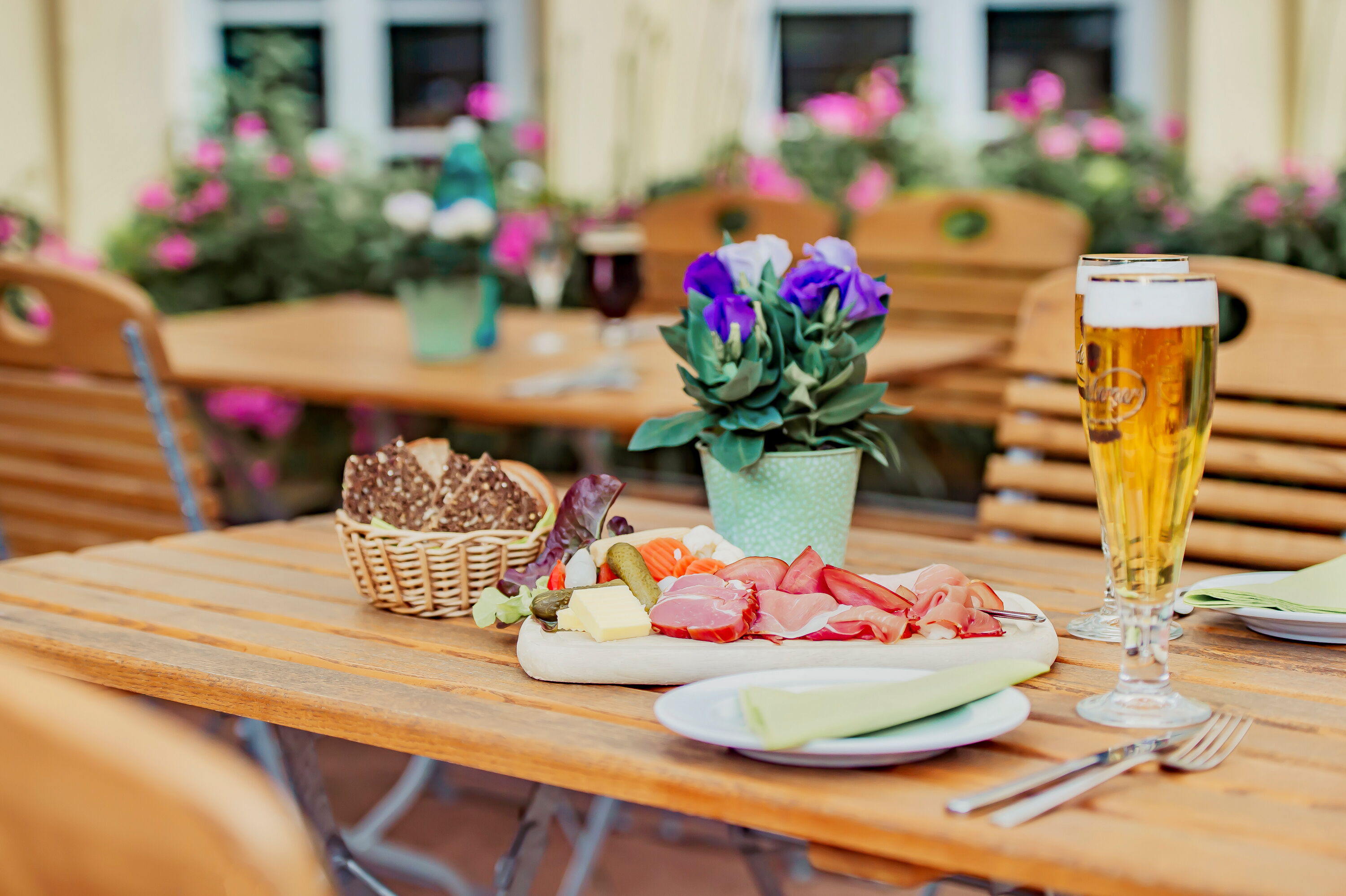 Essen auf Terrasse in Forsthaus Kirnitzschtal Pura