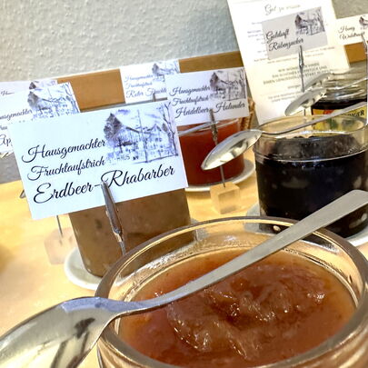 Forsthaus im Kirnitzschtal - Frühstücksbuffet - Hausgemachte Fruchtaufstriche