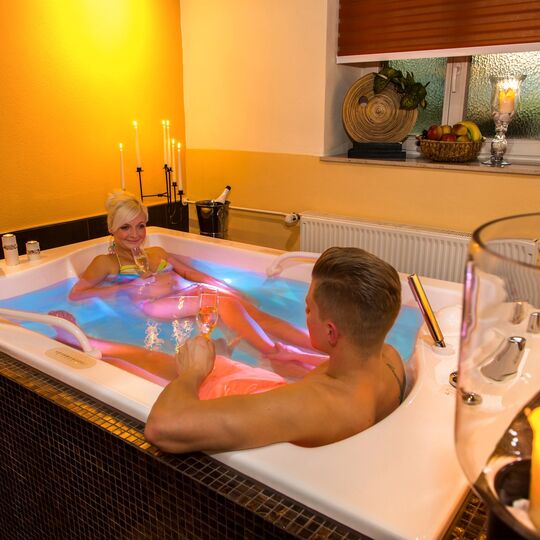 Whirlpool im Spa-Bereich