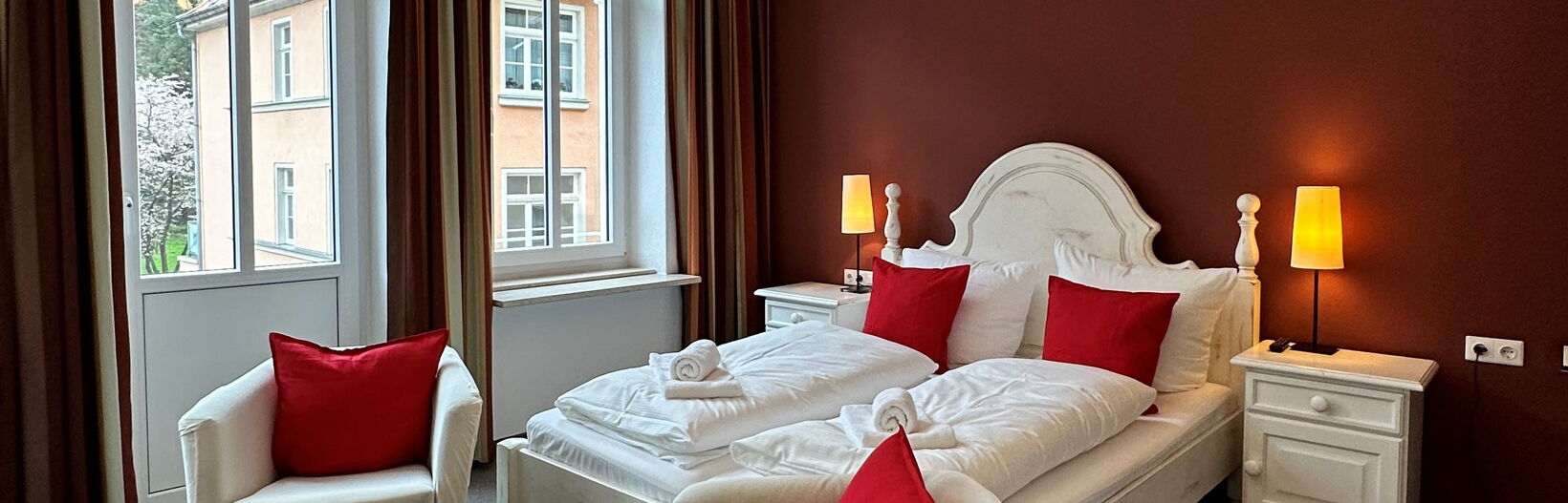 Doppelzimmer rot-weiß im Sigl's Bad Schandau