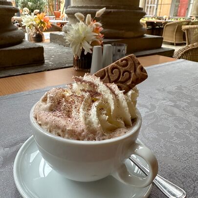 Heiße Schokolade im Restaurant vom Parkhotel Bad Schandau